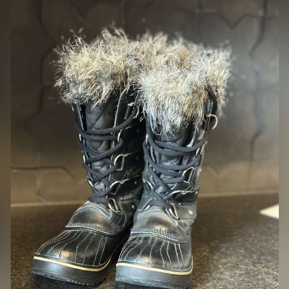 Black Fur-Lined Winter Boots